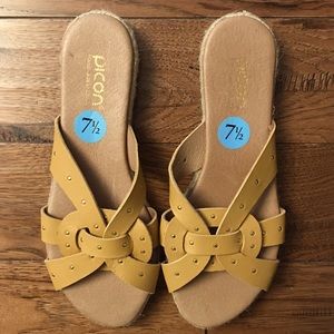 Picon, size 8 ladies slip on sandal
